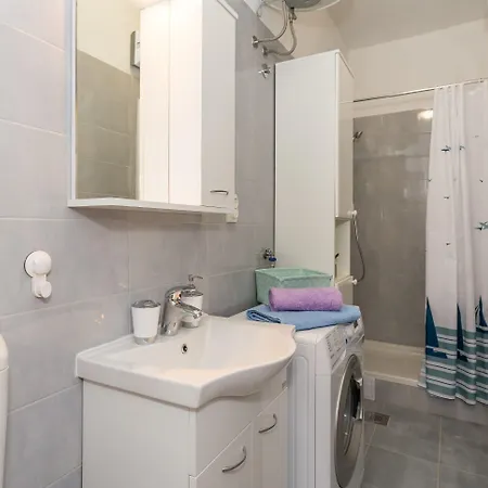 Leon-sara With Shaded Patio And Garden View Appartement