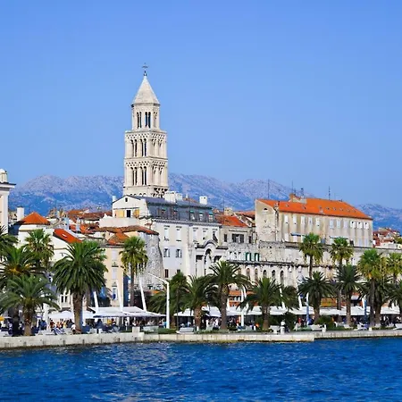 Leon-sara With Shaded Patio And Garden View * Split