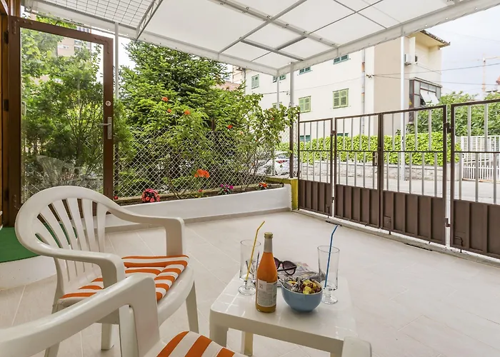 Apartman Leon-sara With Shaded Patio And Garden View Split
