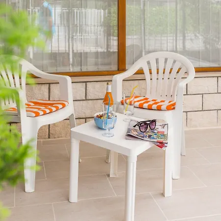 公寓 Leon-sara With Shaded Patio And Garden View 斯普利特