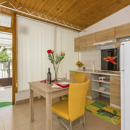 شقة Leon-sara With Shaded Patio And Garden View *