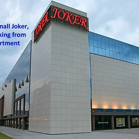 Leon-sara With Shaded Patio And Garden View *