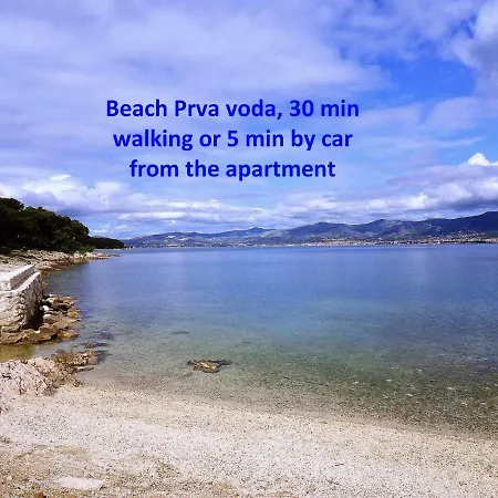 Leon-sara With Shaded Patio And Garden View سبليت