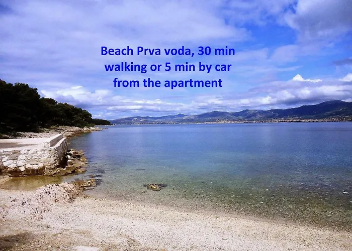 Leon-sara With Shaded Patio And Garden View Сплит