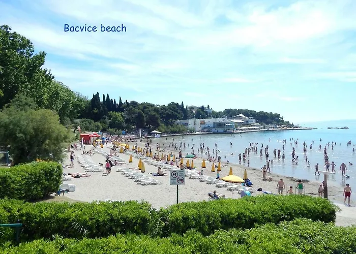 Leon-sara With Shaded Patio And Garden View Апартаменты