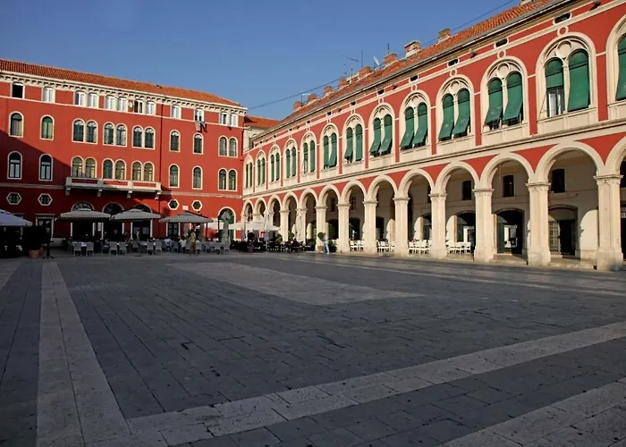 Апартаменты Leon-sara With Shaded Patio And Garden View *