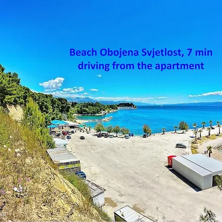 Leon-sara With Shaded Patio And Garden View *