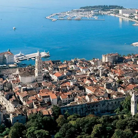 Leon-sara With Shaded Patio And Garden View Διαμέρισμα Σπλιτ