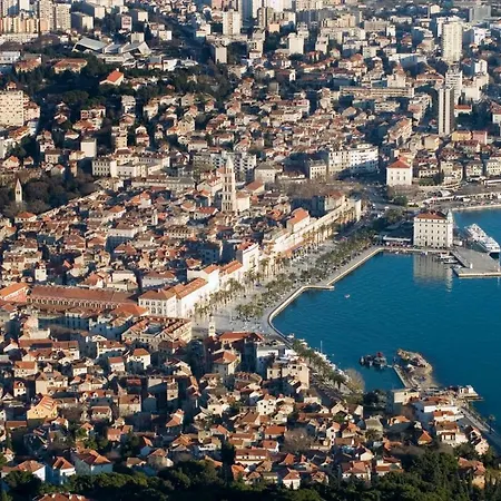 Leon-sara With Shaded Patio And Garden View Σπλιτ